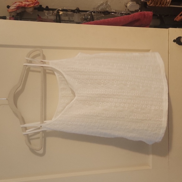 White tank - Picture 1 of 2